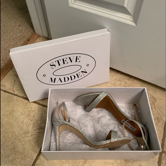 STEVE MADDEN Stecy Silver Glitter Heels! - Picture 4 of 5